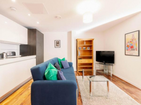 Pass the Keys Newly Renovated Apartment by Barbican